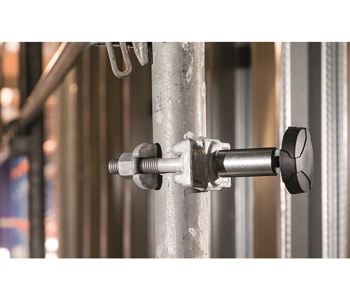 Scaffolding bracket and double bracket