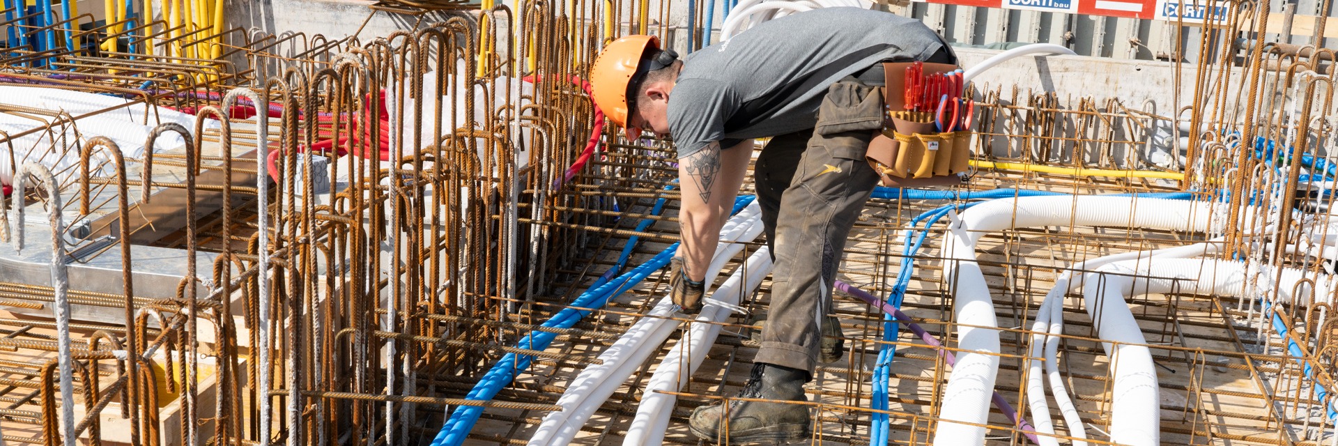 Cable protection and installation on the construction site